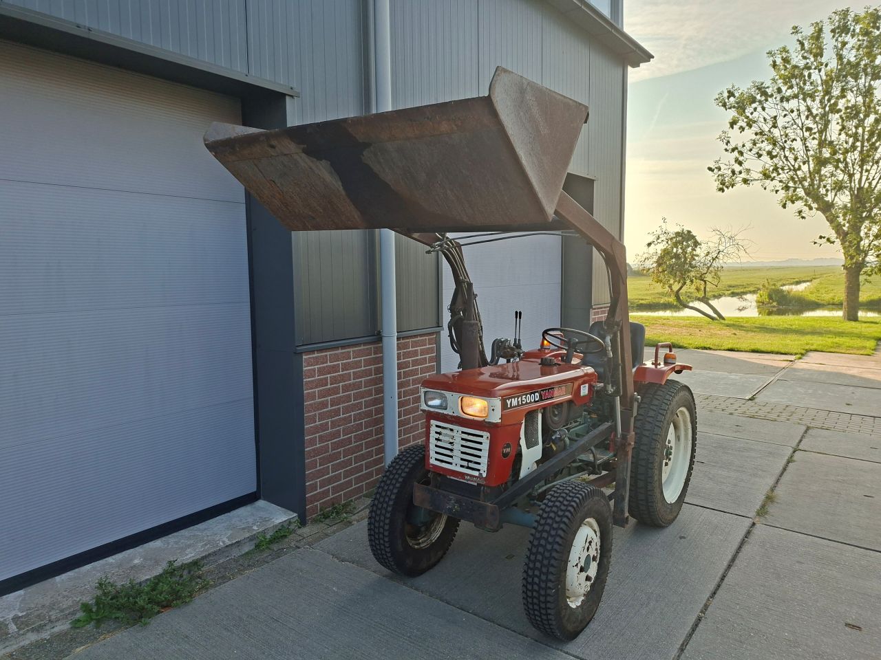 Yanmar YM1500D met voorlader