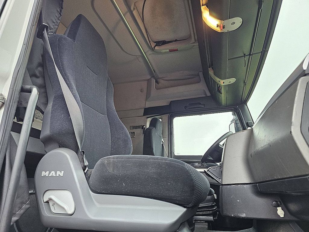 M.A.N. 26.440 TGX 6x2 taillift