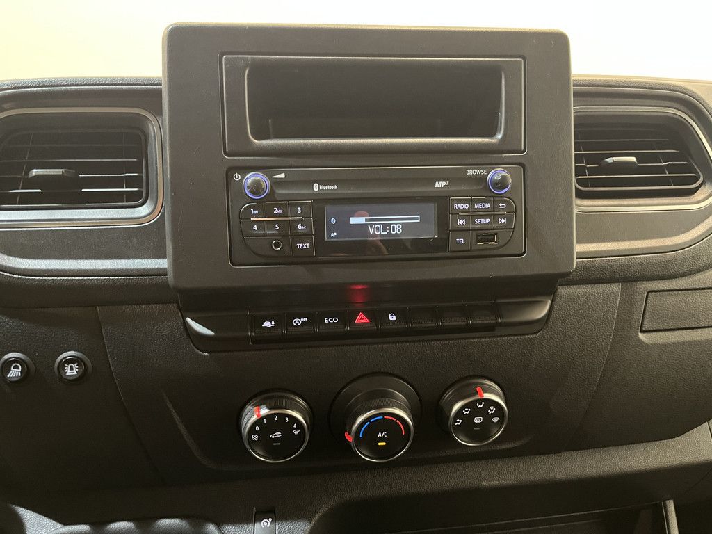 Renault Master 2.3 dCi 145 PK L3 Open Laadbak / Fassi Kraan / Euro 6 / Airco / Trekhaak / Cruise Control / 3-Zits / 65.000 KM !!