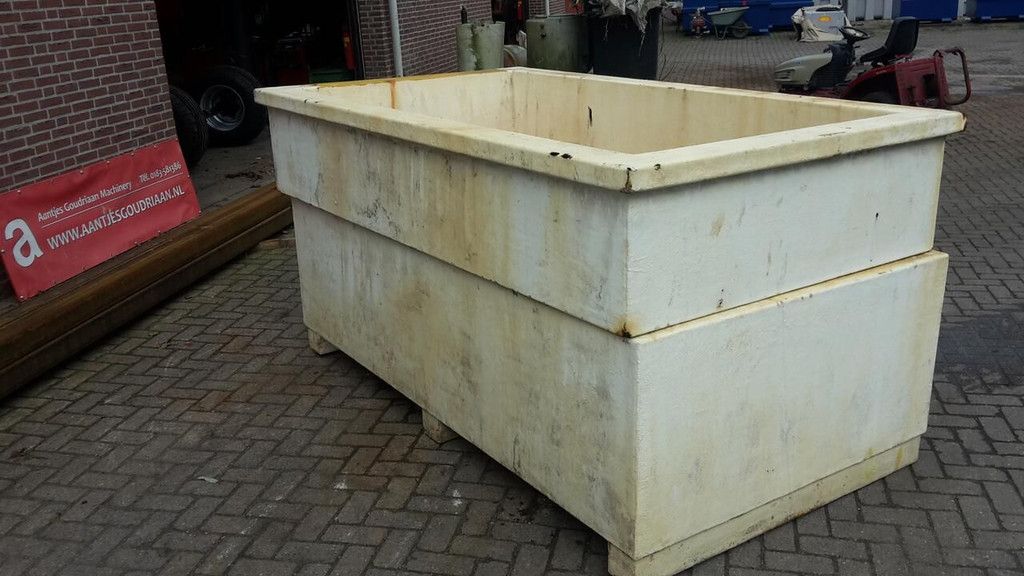 Storage box