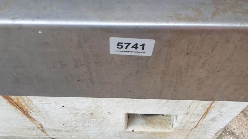 Storage box