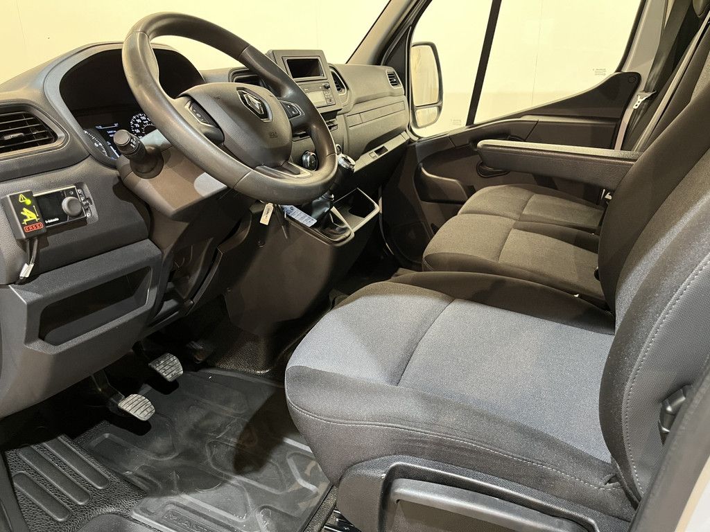 Renault Master 2.3 dCi 145 PK L3 Open Laadbak / Fassi Kraan / Euro 6 / Airco / Trekhaak / Cruise Control / 3-Zits / 55.000 KM !!