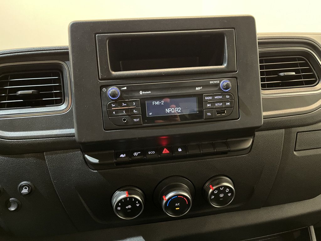 Renault Master 2.3 dCi 145 PK L3 Open Laadbak / Fassi Kraan / Euro 6 / Airco / Trekhaak / Cruise Control / 3-Zits / 55.000 KM !!