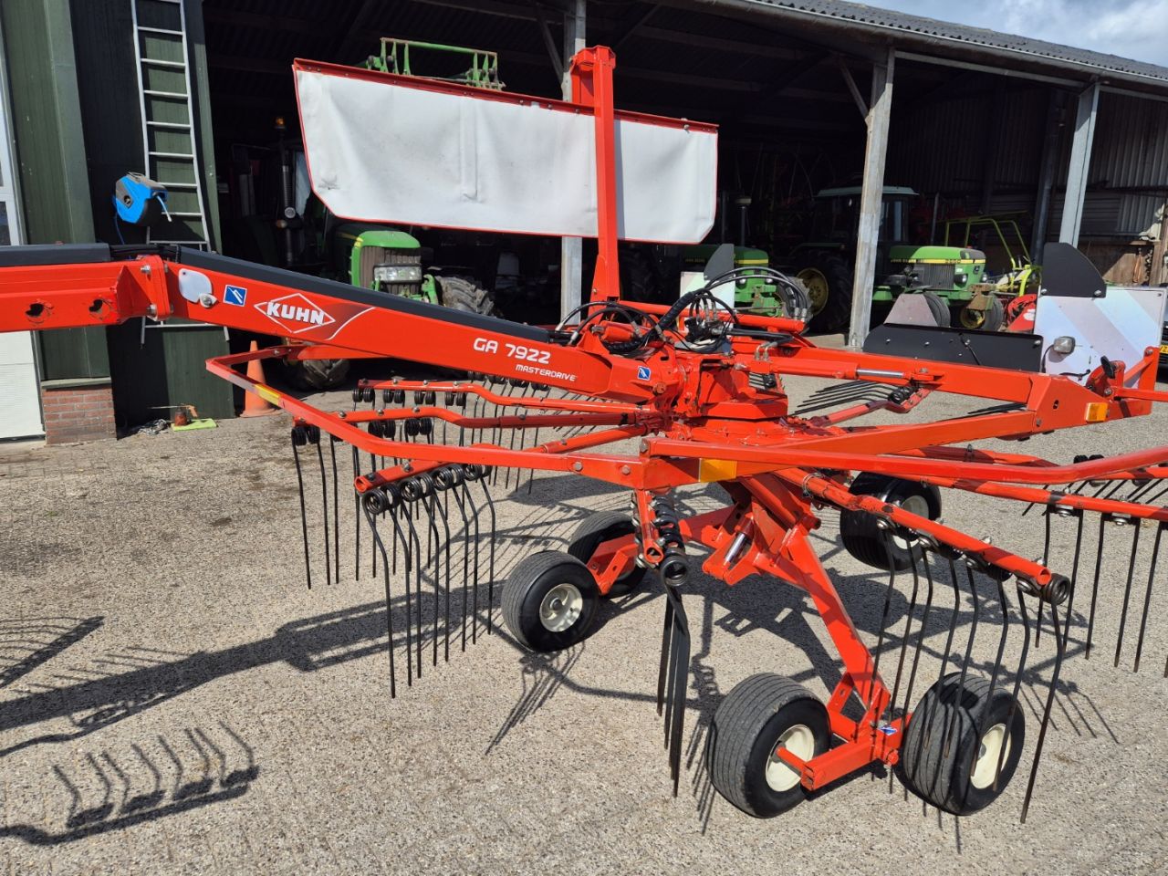 Kuhn GA7922 zijafleg hark treintje 7.3m