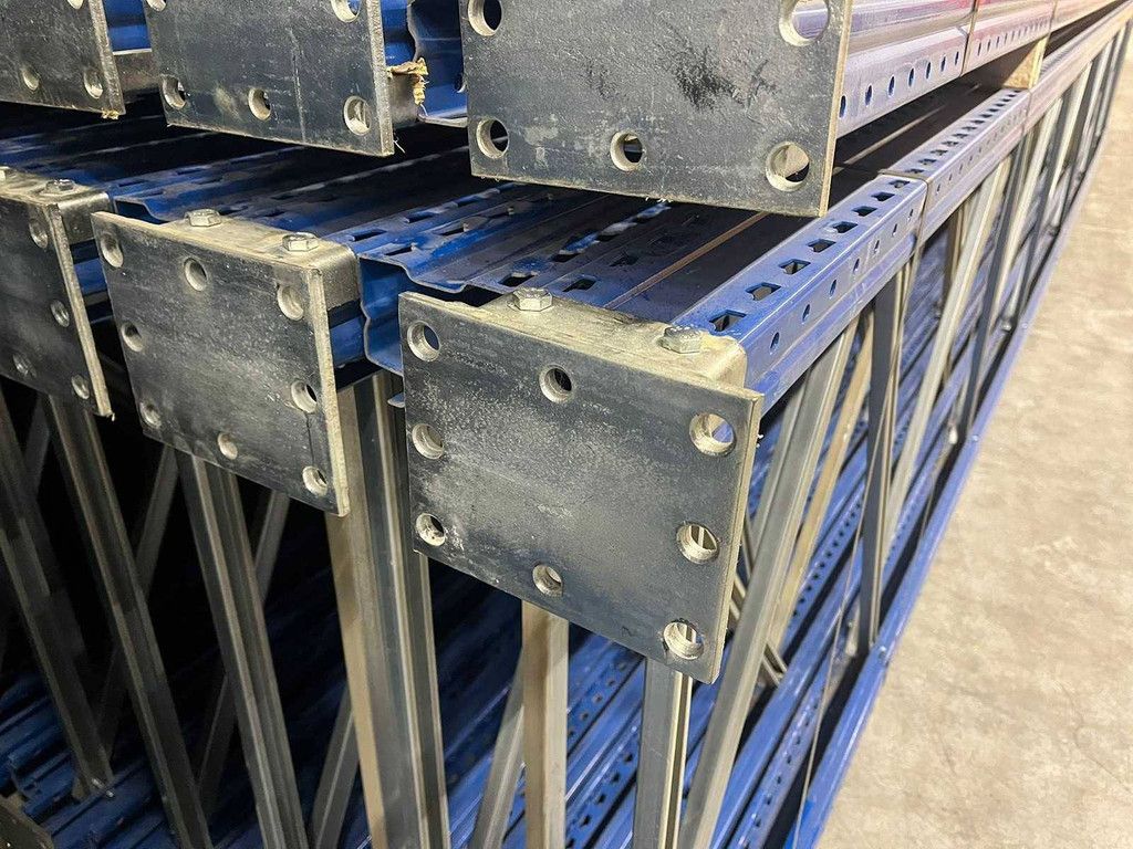 Heavy-duty pallet racking 10x80 4000kg per beam layer