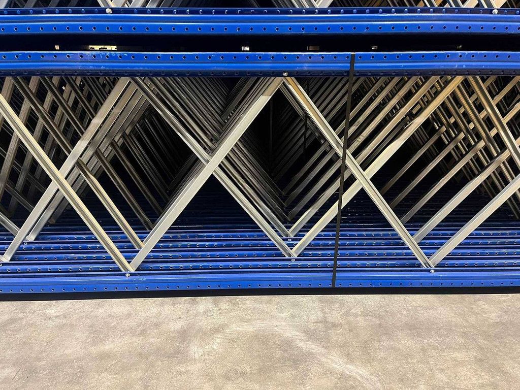 Heavy-duty pallet racking 10x80 4000kg per beam layer
