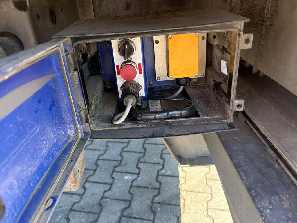 Kraker N/A K-Force 92m3 Cargo Floor 10MM 2x Liftas SAF schijfremmen Afstandsbediening