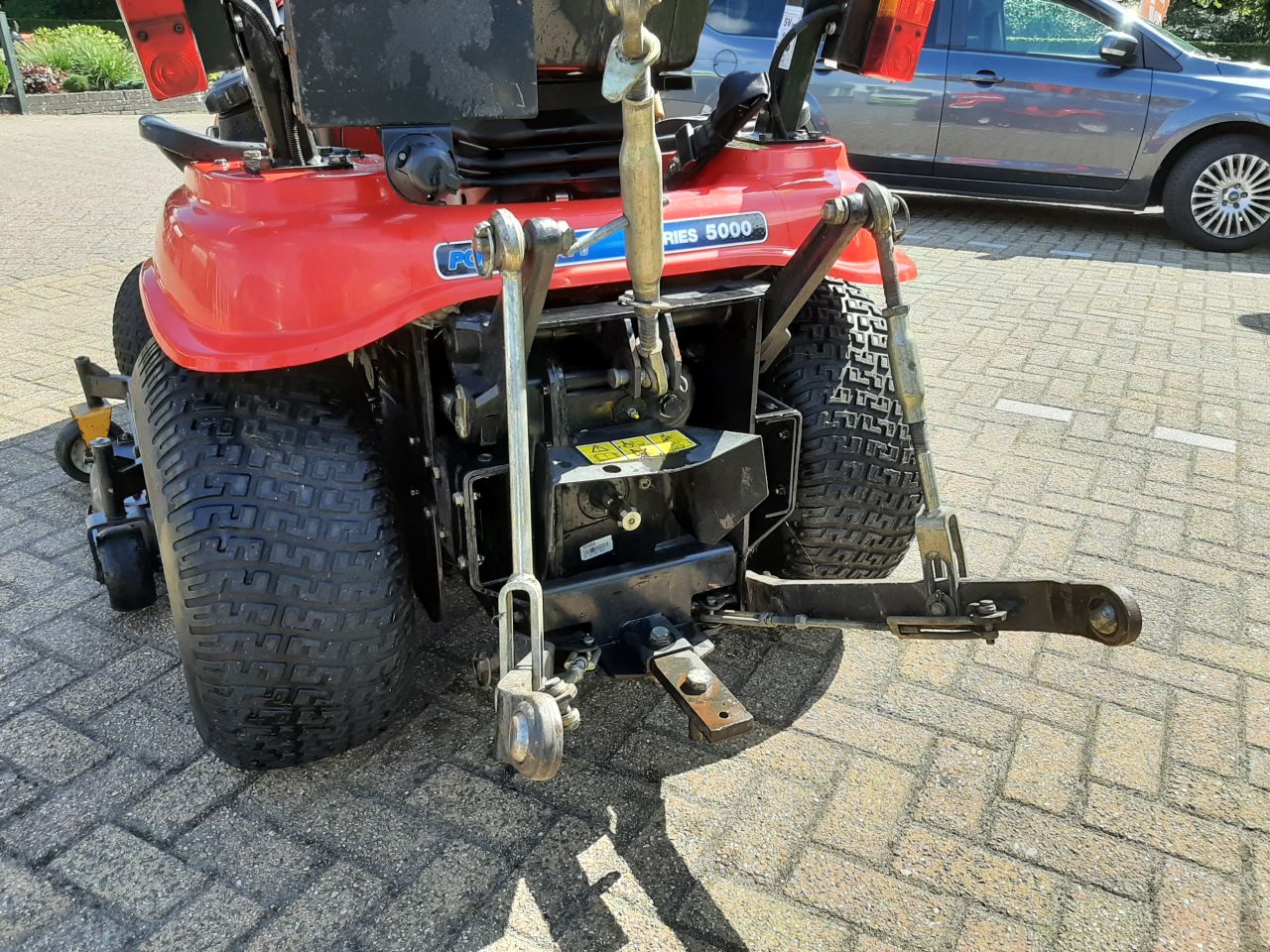 Cub Cadet 5264 diesel minitrekker met midden maaidek