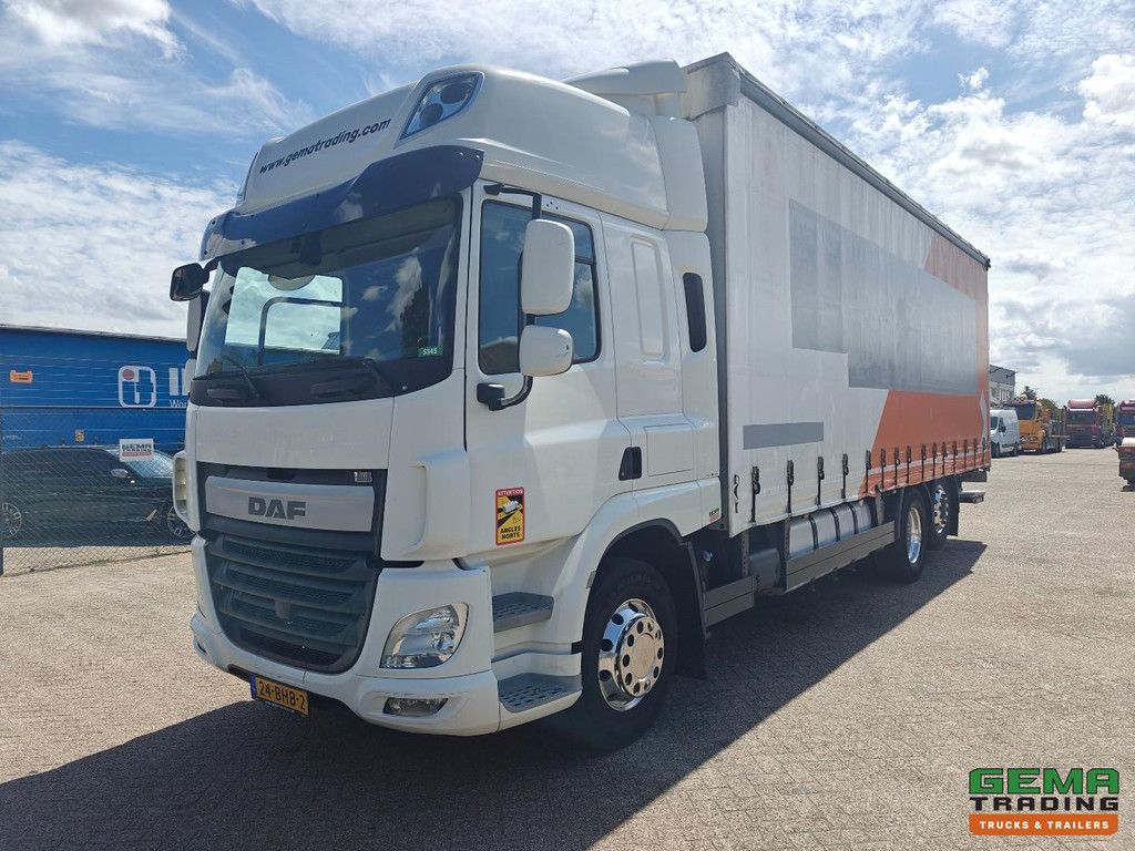 DAF CF 310 FAN 6x2/4 SpaceCab Euro6A - Curtainside box / Sliding roof 8.1m + 2000KG Under-slide ramp