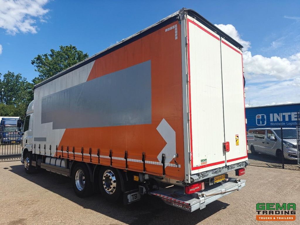 DAF CF 310 FAN 6x2/4 SpaceCab Euro6A - Curtainside box / Sliding roof 8.1m + 2000KG Under-slide ramp