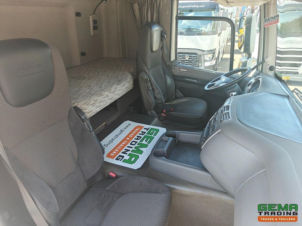 DAF CF 310 FAN 6x2/4 SpaceCab Euro6A - Curtainside box / Sliding roof 8.1m + 2000KG Under-slide ramp