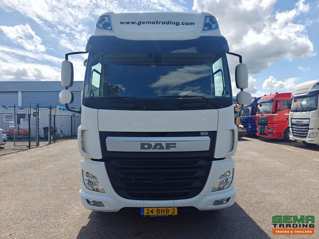 DAF CF 310 FAN 6x2/4 SpaceCab Euro6A - Curtainside box / Sliding roof 8.1m + 2000KG Under-slide ramp