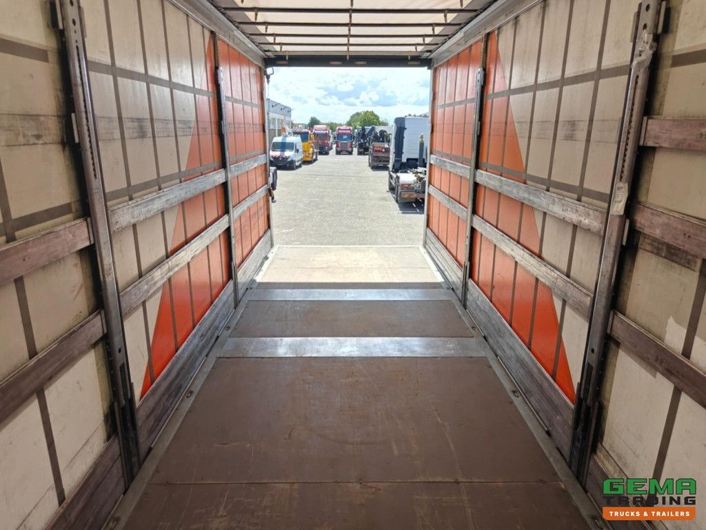 DAF CF 310 FAN 6x2/4 SpaceCab Euro6A - Curtainside box / Sliding roof 8.1m + 2000KG Under-slide ramp