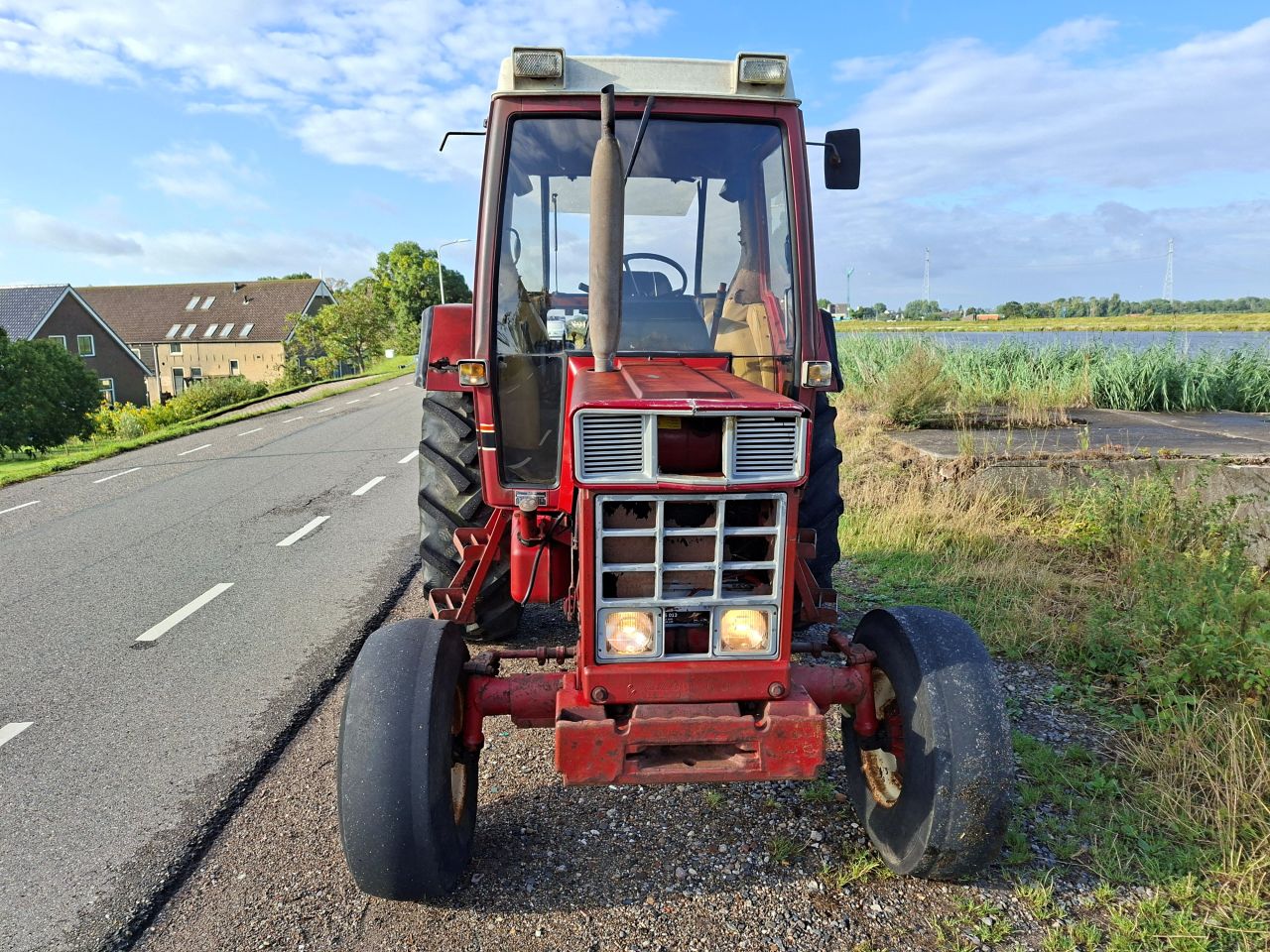 International 745 XL