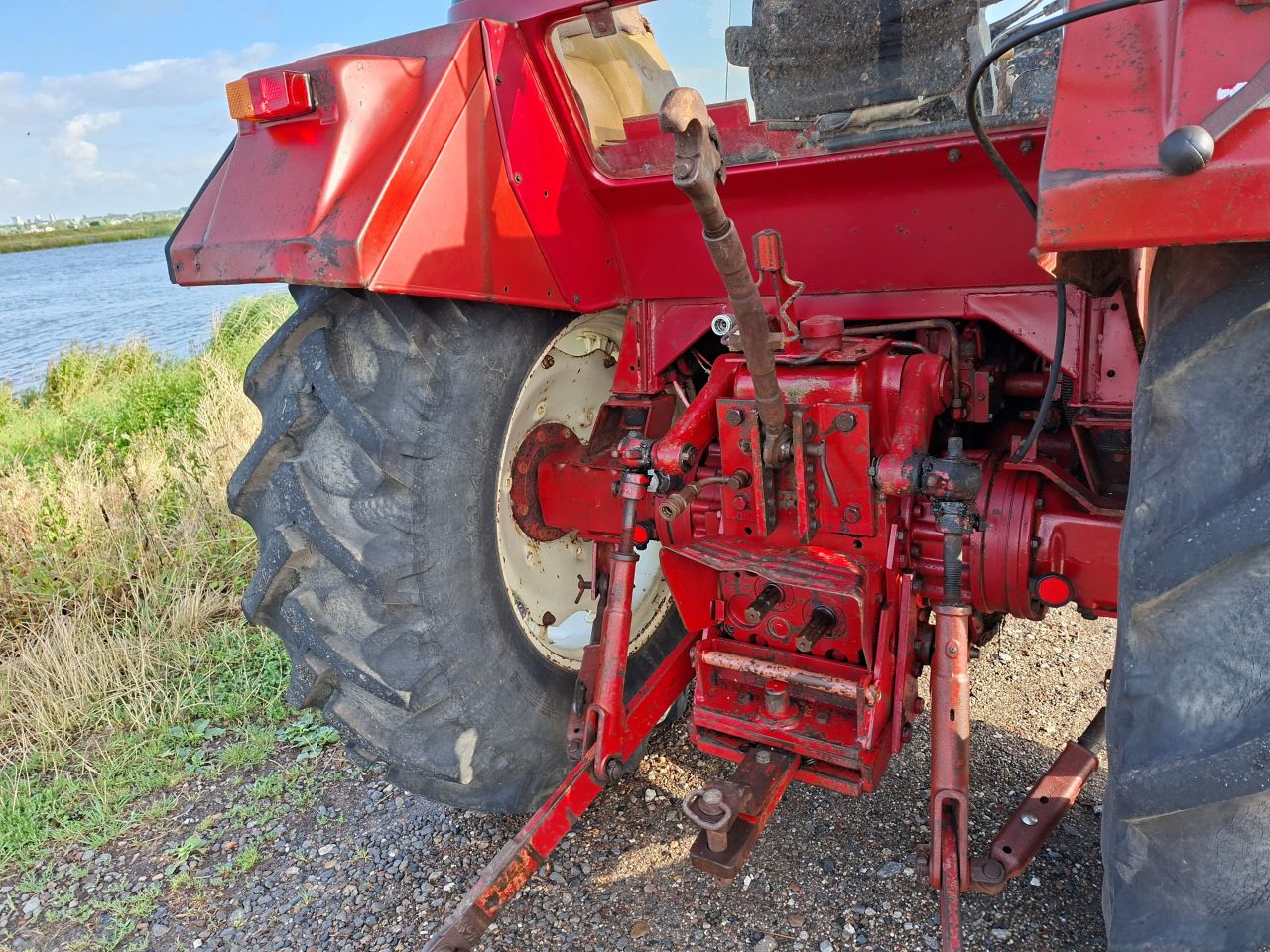 International 745 XL