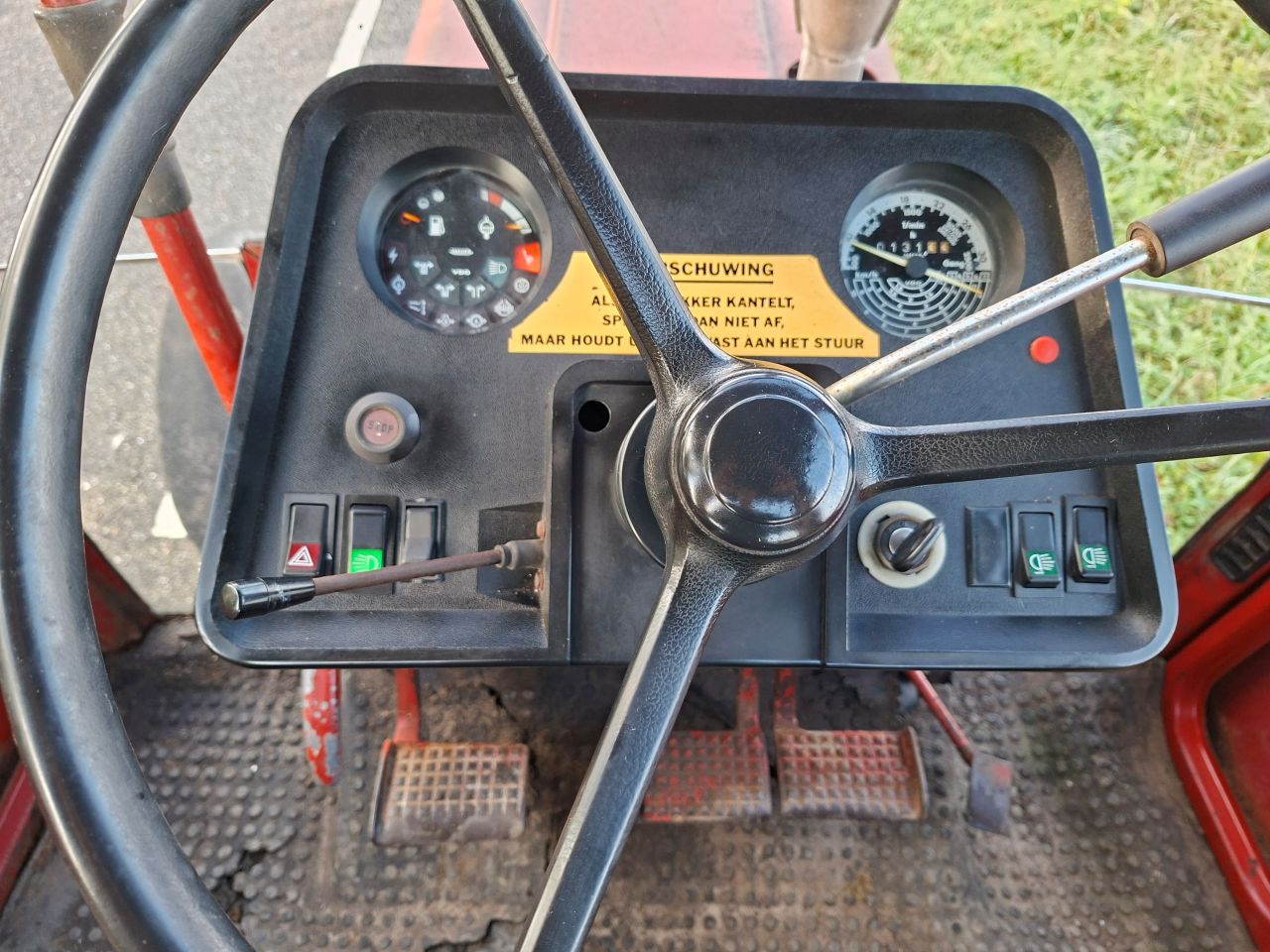 International 745 XL