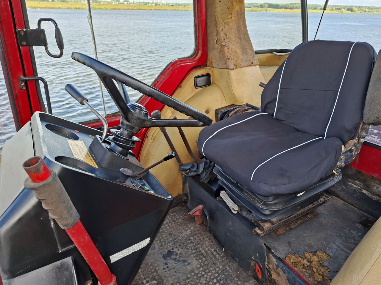 International 745 XL