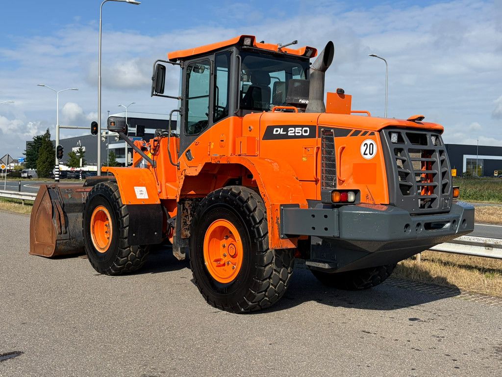 Doosan DL250-3