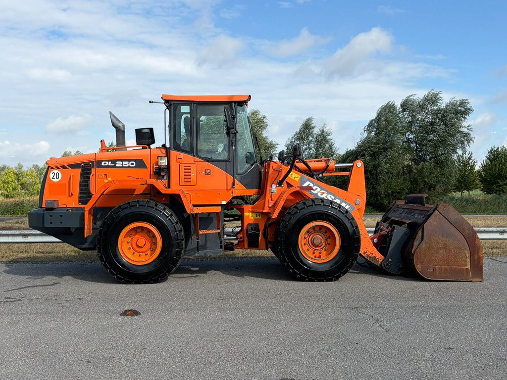 Doosan DL250-3