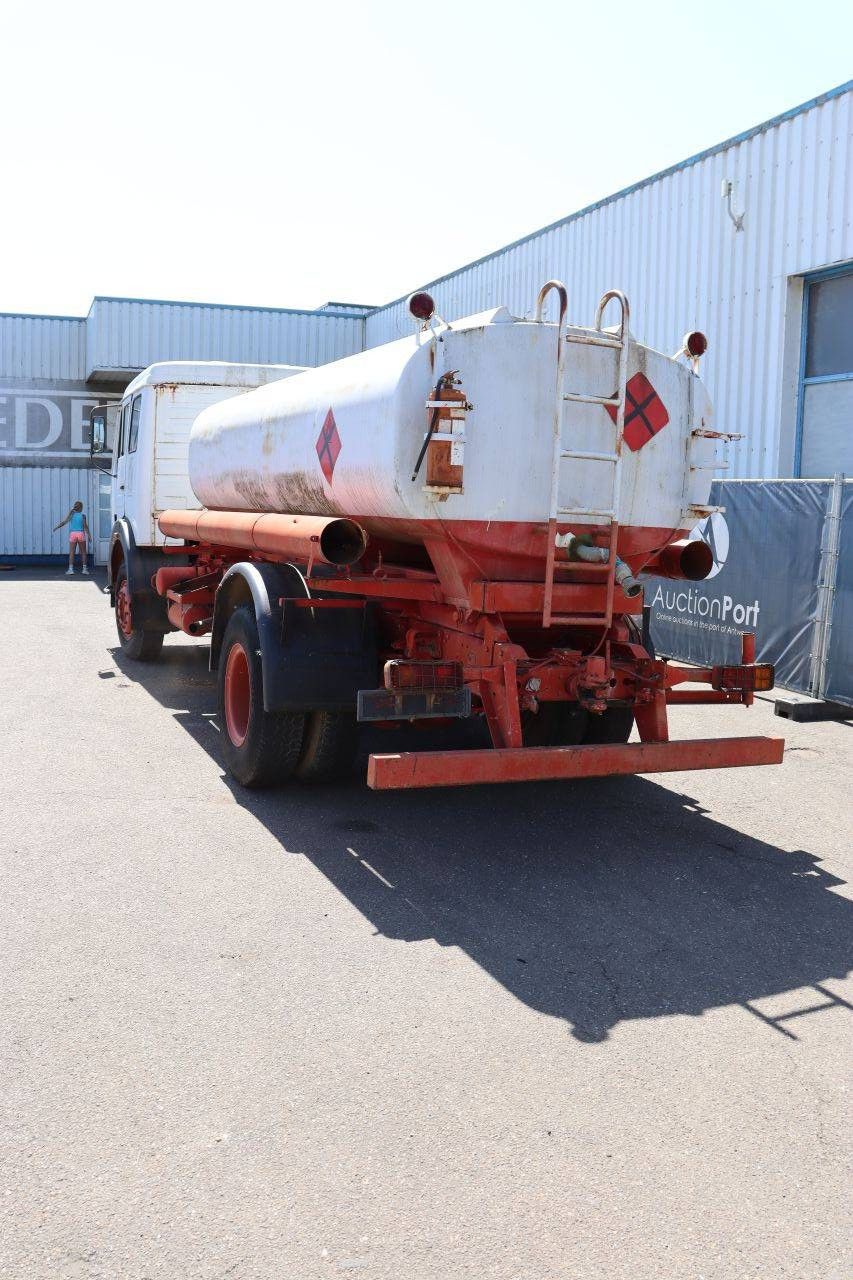 Fuel tanker Mercedes-Benz 1989