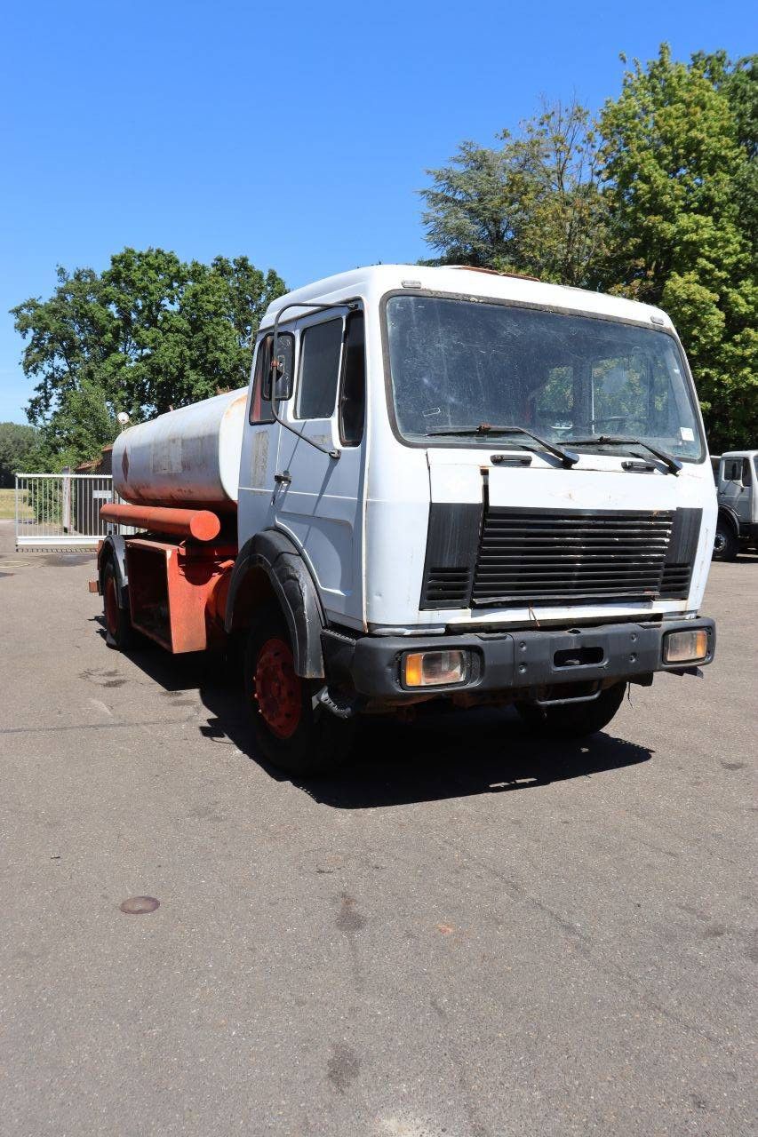 Fuel tanker Mercedes-Benz 1989