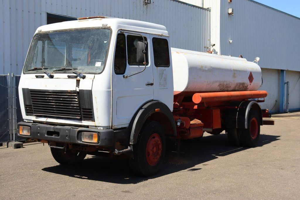 Fuel tanker Mercedes-Benz 1989