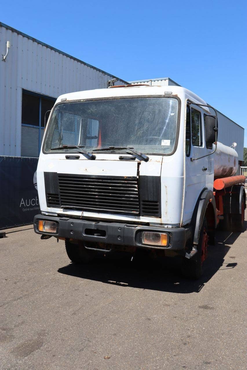 Fuel tanker Mercedes-Benz 1989
