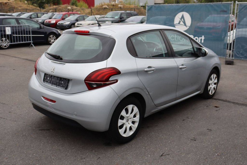 Passenger car Peugeot 208 Petrol 68hp 2016 (Margin)