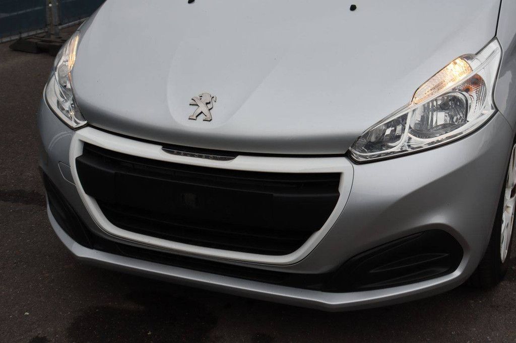 Passenger car Peugeot 208 Petrol 68hp 2016 (Margin)