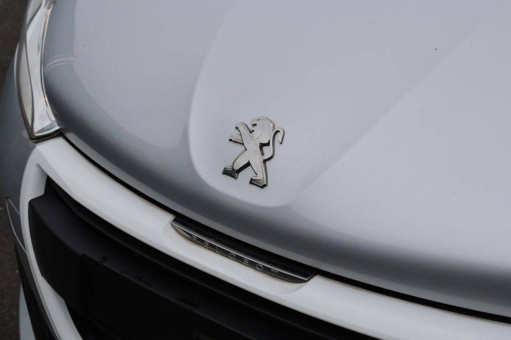 Passenger car Peugeot 208 Petrol 68hp 2016 (Margin)