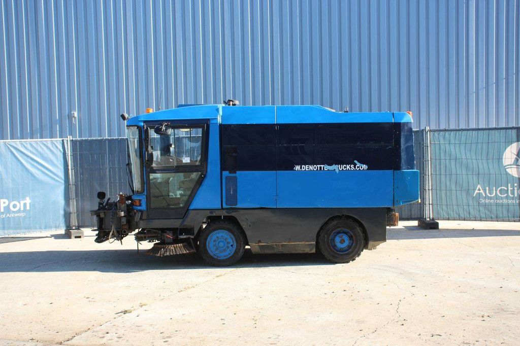 Veegmachine Ravo 5002 SI CD Diesel 81kW 2000