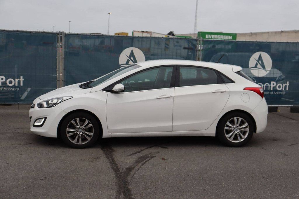 Hyundai i30 Petrol 100hp Passenger Car 2013 (Margin)