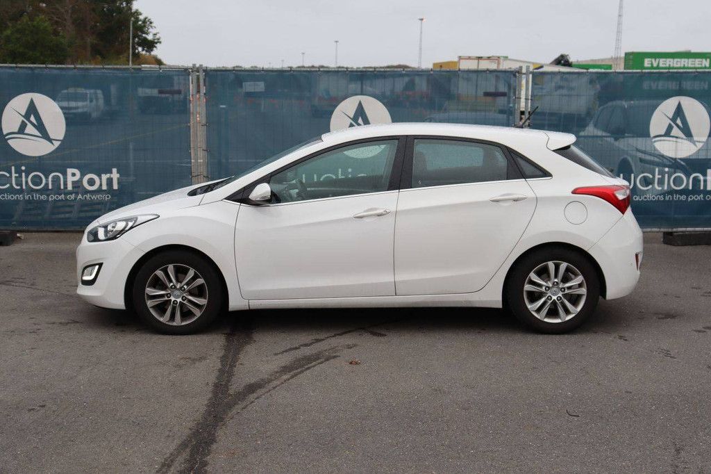 Hyundai i30 Petrol 100hp Passenger Car 2013 (Margin)