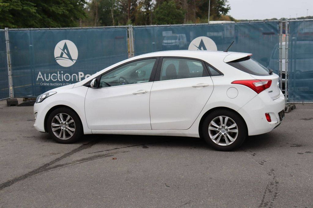Hyundai i30 Petrol 100hp Passenger Car 2013 (Margin)