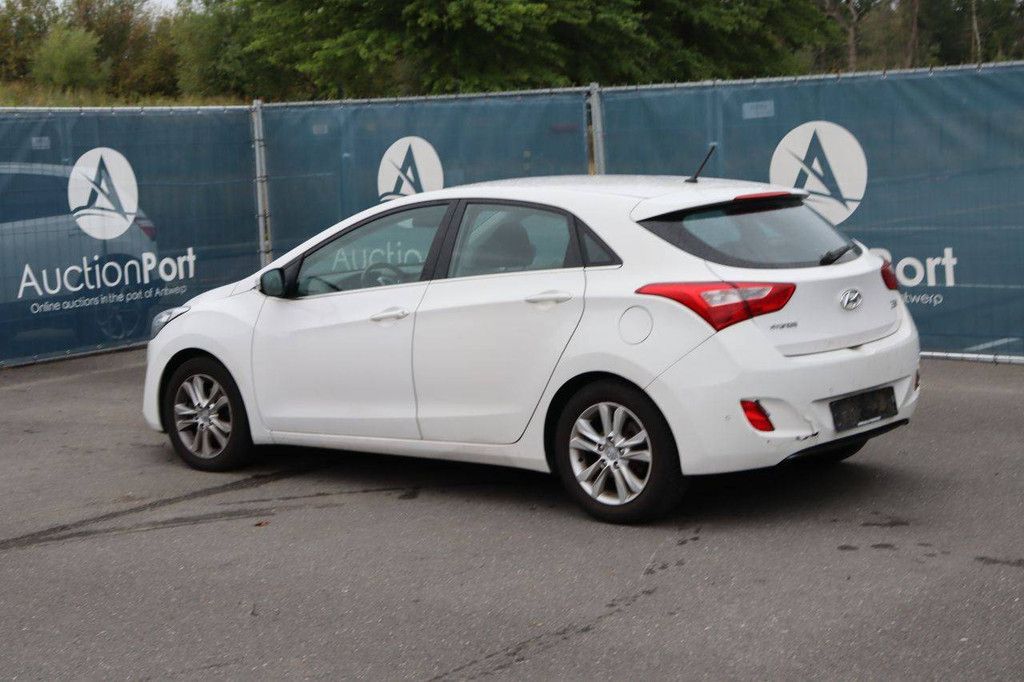 Hyundai i30 Petrol 100hp Passenger Car 2013 (Margin)