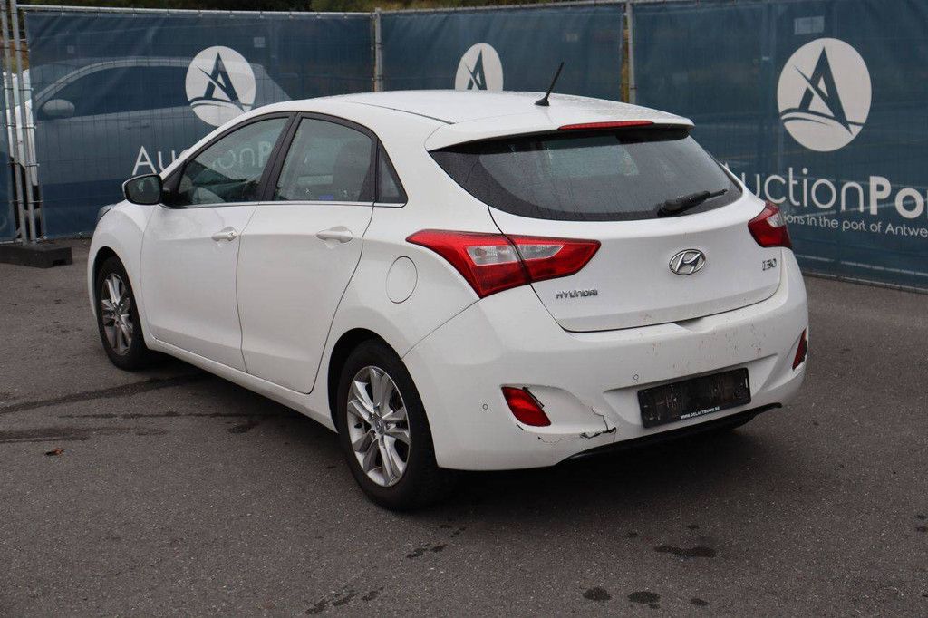 Hyundai i30 Petrol 100hp Passenger Car 2013 (Margin)