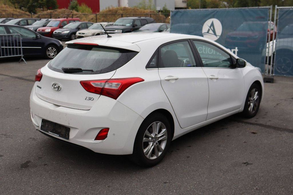 Hyundai i30 Petrol 100hp Passenger Car 2013 (Margin)