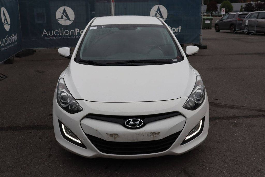 Hyundai i30 Petrol 100hp Passenger Car 2013 (Margin)