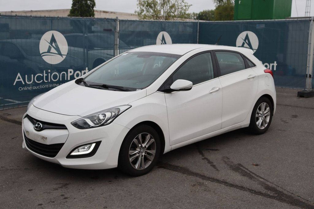 Hyundai i30 Petrol 100hp Passenger Car 2013 (Margin)