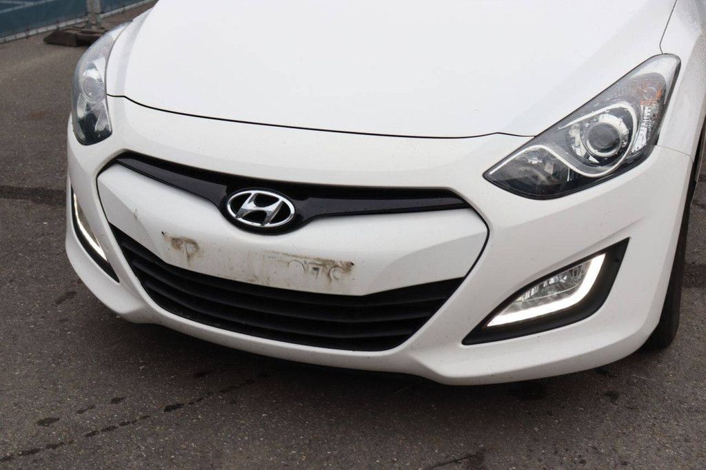 Hyundai i30 Petrol 100hp Passenger Car 2013 (Margin)