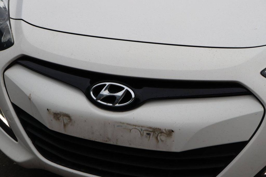 Hyundai i30 Petrol 100hp Passenger Car 2013 (Margin)