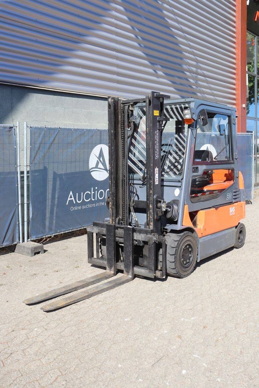 Toyota 7FBMF30 Electric Forklift 3000kg 3.5m 2007