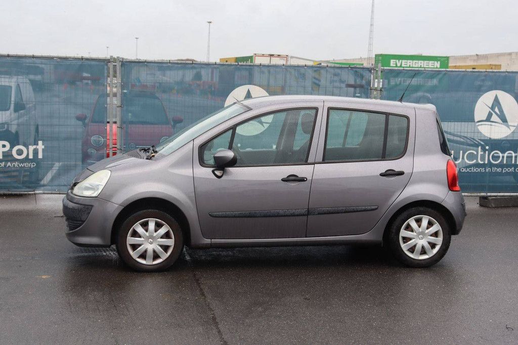 Personenauto Renault Trafic Benzine 82pk 2002 (Marge)