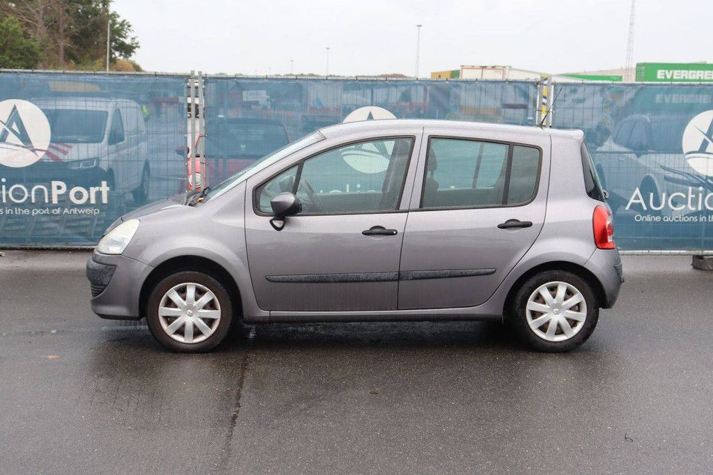 Personenauto Renault Trafic Benzine 82pk 2002 (Marge)