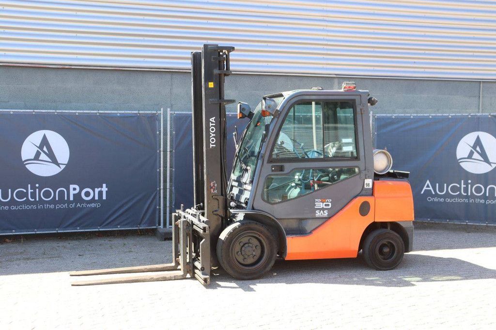 Gabelstapler Toyota 02-8FGF30 LPG 3000kg 4,0m 2007