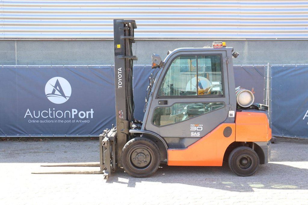 Gabelstapler Toyota 02-8FGF30 LPG 3000kg 4,0m 2007
