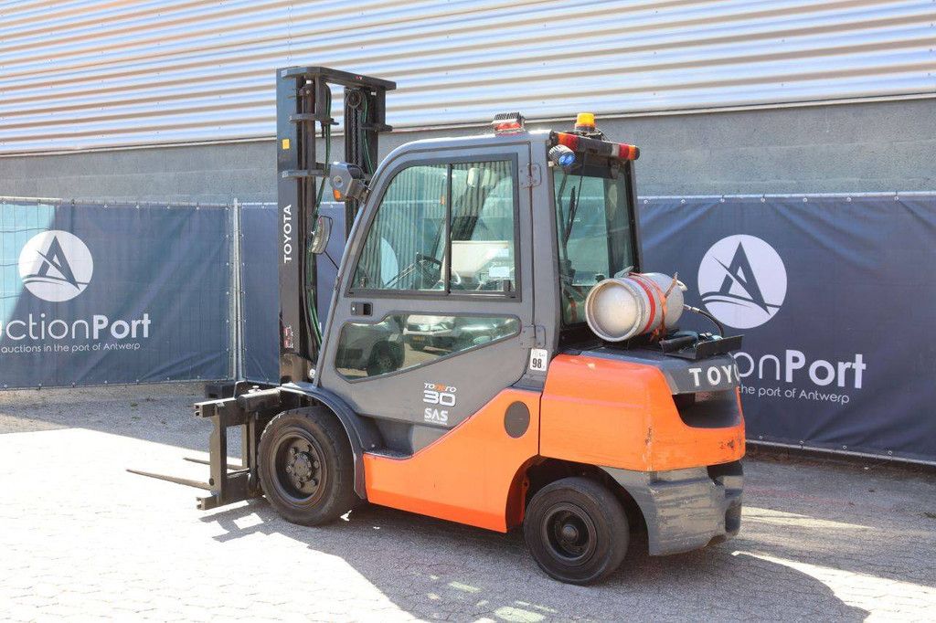 Gabelstapler Toyota 02-8FGF30 LPG 3000kg 4,0m 2007