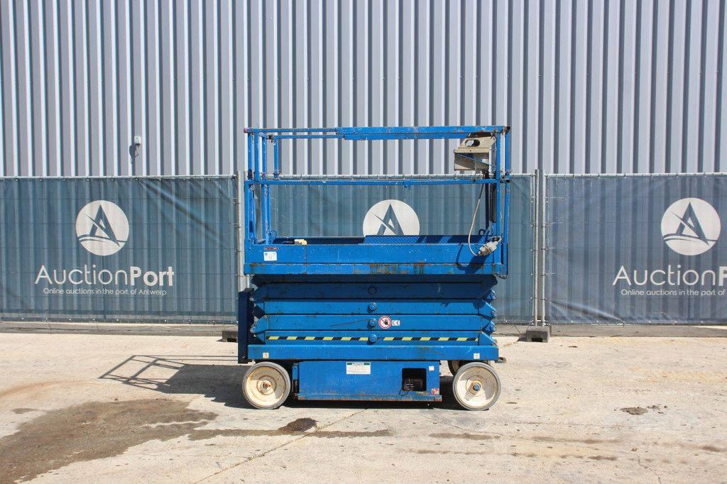 Skyjack SJ Electric Scissor Lift 317kg 11.7m 2015
