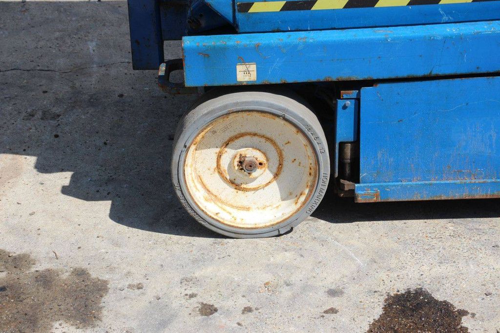 Skyjack SJ Electric Scissor Lift 317kg 11.7m 2015