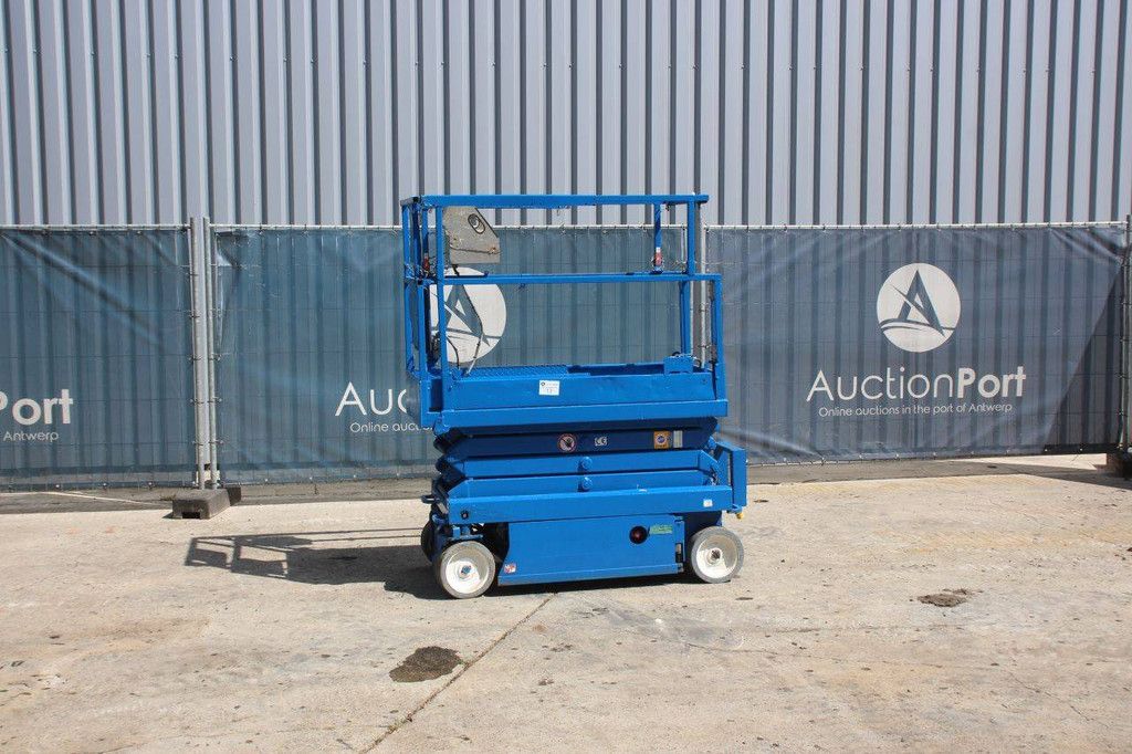 Skyjack SJIII-3219 Electric Scissor Lift 227kg 7.8m 2012
